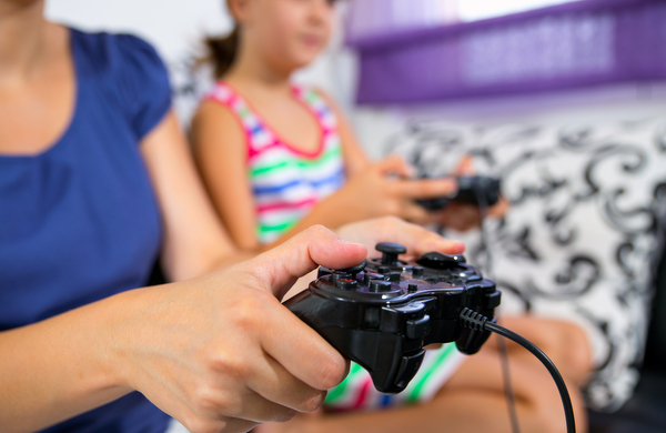 Screens and your children: A family therapist’s take on video games (+giveaway)
