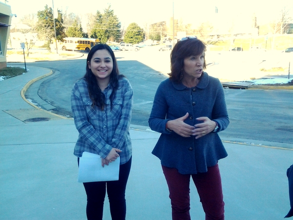 Marshall High School Fairfax tour of environmental features with Elaine Tholen of NoVA Outside and student