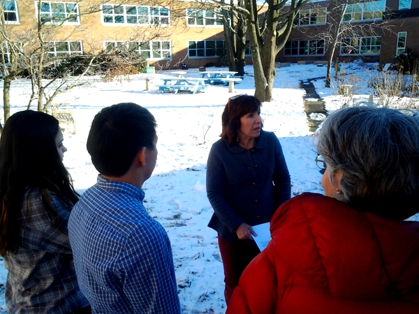 Marshall High School Fairfax tour of environmental features with Elaine Tholen of NoVA Outside