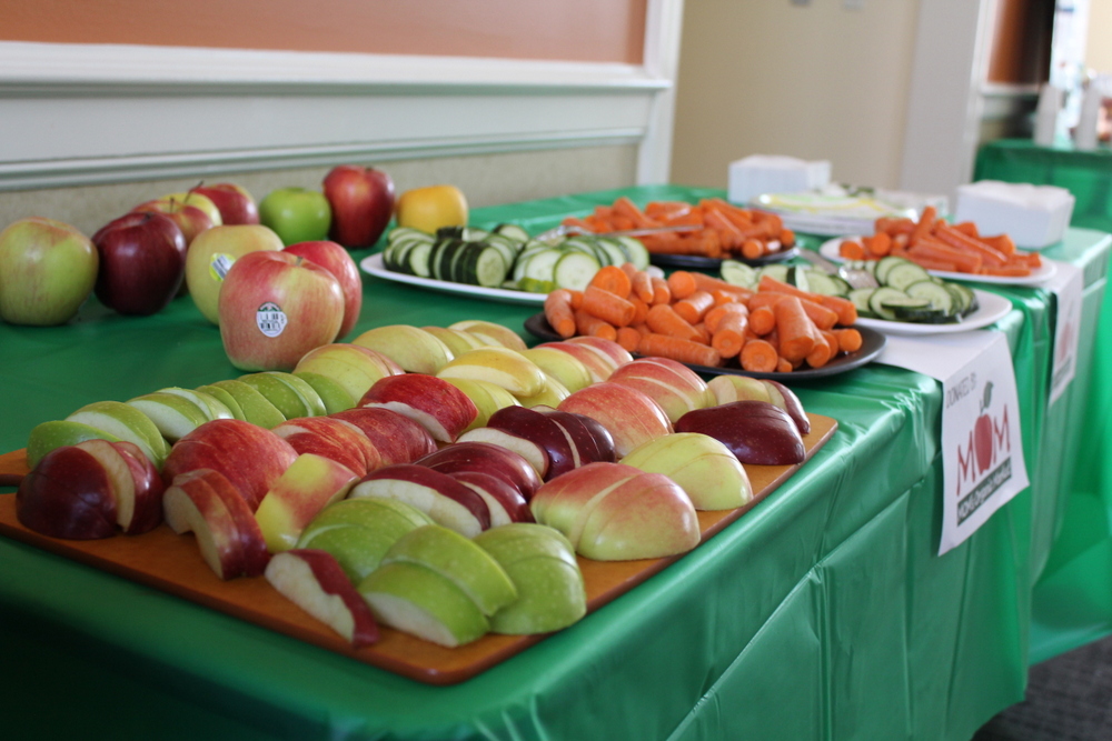 2015 Growing Green Schools in Arlington - MOM's Organic Market food donation