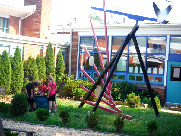 APS Growing Green Schools Garden Meetup Jamestown Elementary 6-8-15 art sculpture and children playing