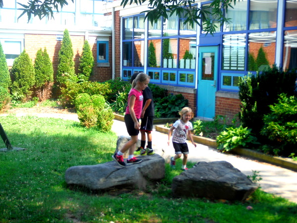 APS Growing Green Schools Garden Meetup Jamestown Elementary 6-8-15 children playing