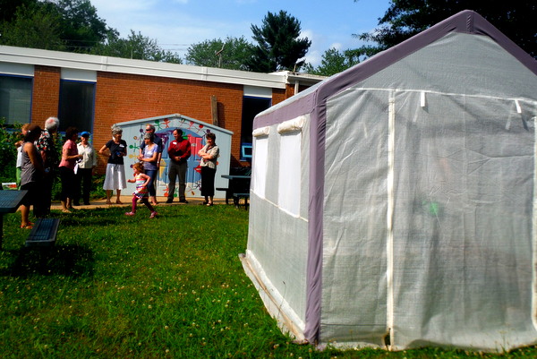 APS Growing Green Schools Garden Meetup Jamestown Elementary 6-8-15 greenhouse