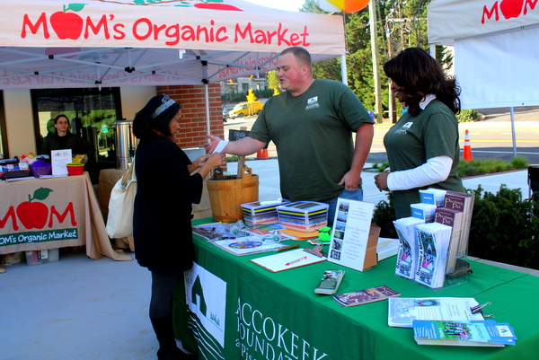 Moms Organic Market Arlington opening by Mindful Healthy Life - Accokeek Foundation