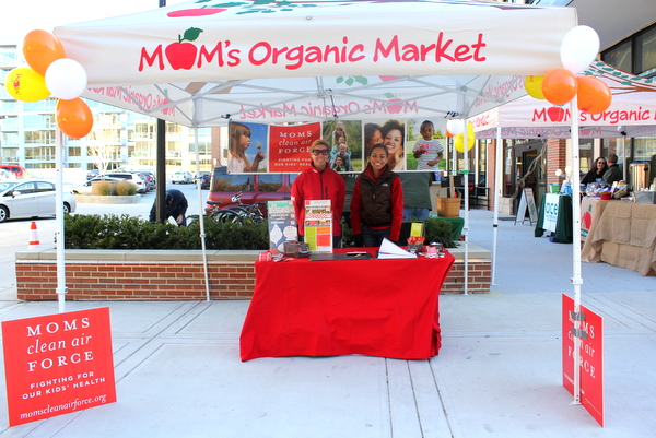 Moms Organic Market Arlington opening by Mindful Healthy Life - Moms Clean Air Force