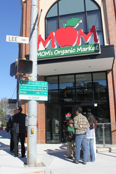 Moms Organic Market Arlington opening by Mindful Healthy Life - outside at corner