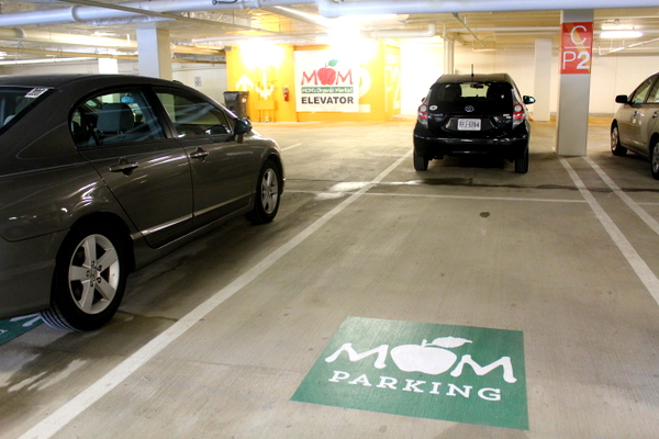 Moms Organic Market Arlington opening by Mindful Healthy Life - parking