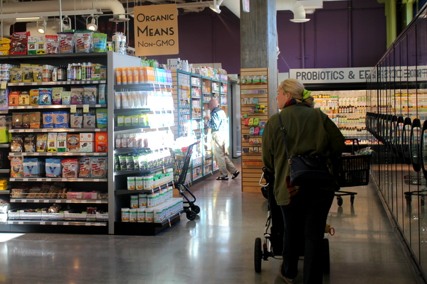 Moms Organic Market Arlington opening by Mindful Healthy Life - probiotics and wellness