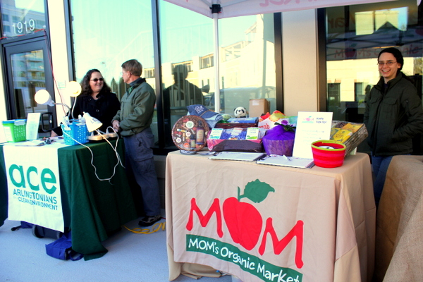 Moms Organic Market Arlington opening by Mindful Healthy Life - tables 2