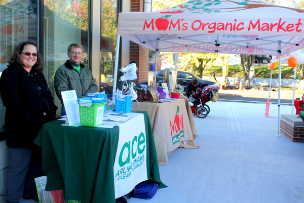 Moms Organic Market Arlington opening by Mindful Healthy Life - tables