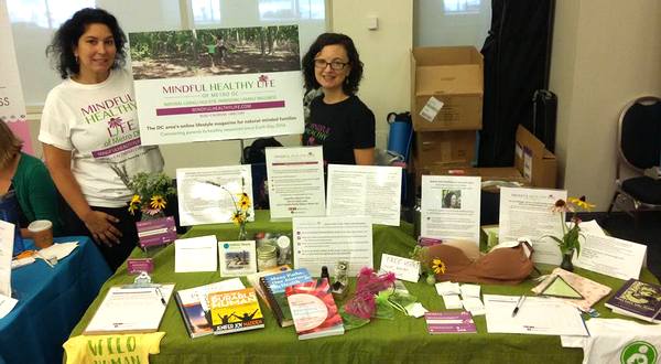 Mindful Healthy Life tableat MommyCon with Andrea