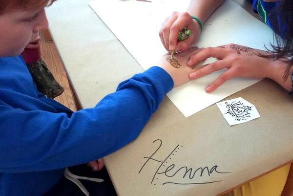 washington-waldorf-school-fall-bazaar-2015-henna